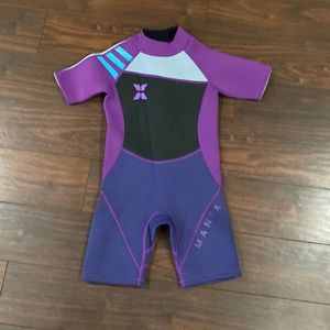 Girls, gently used size youth large wet suit. Brand is Dive and Sail